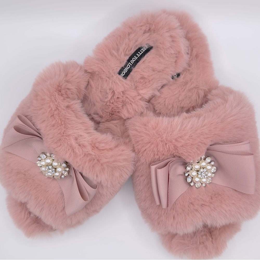 Slippers by, “Pretty You London” style Anya. Worn once, Glamorous and cozy mules